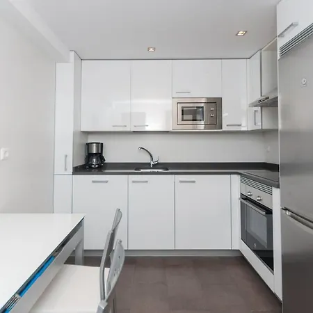 Ulia Apartments- Garden Boutique & 1 Free Parking Space Apartment