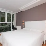 Ulia Apartments- Garden Boutique & 1 Free Parking Space アパート