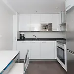 Ulia Apartments- Garden Boutique & 1 Free Parking Space アパート