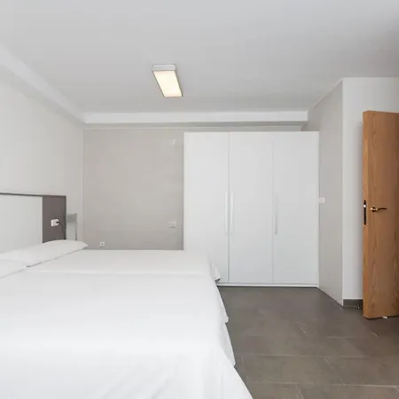 Ulia Apartments- Garden Boutique & 1 Free Parking Space Daire *