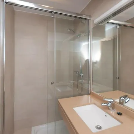 Daire Ulia Apartments- Garden Boutique & 1 Free Parking Space