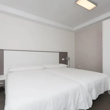 Ulia Apartments- Garden Boutique & 1 Free Parking Space Daire
